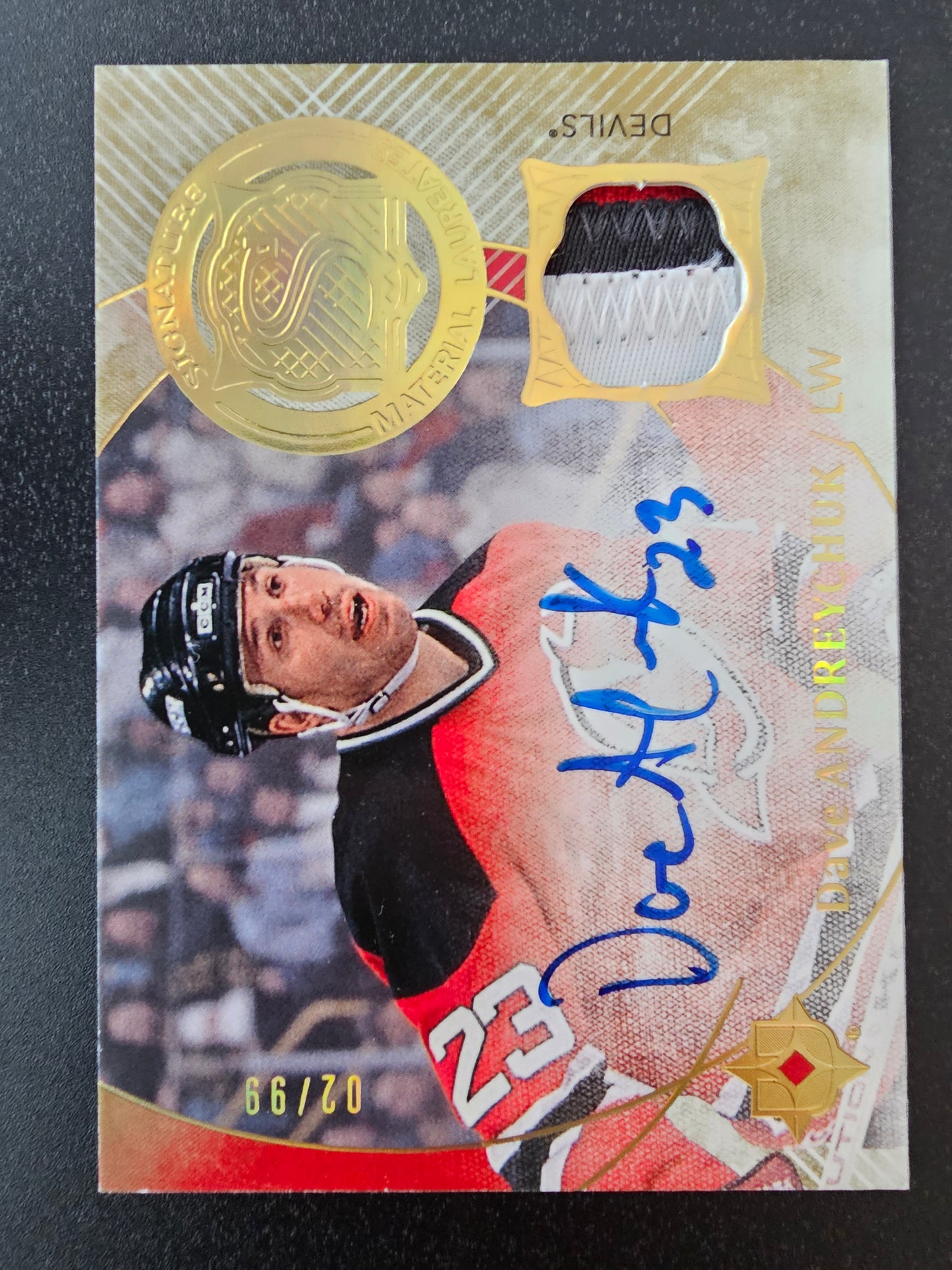 2016-17 Ultimate Collection - Signature Material Laureates - Dave Andreychuk #SML-DA /99