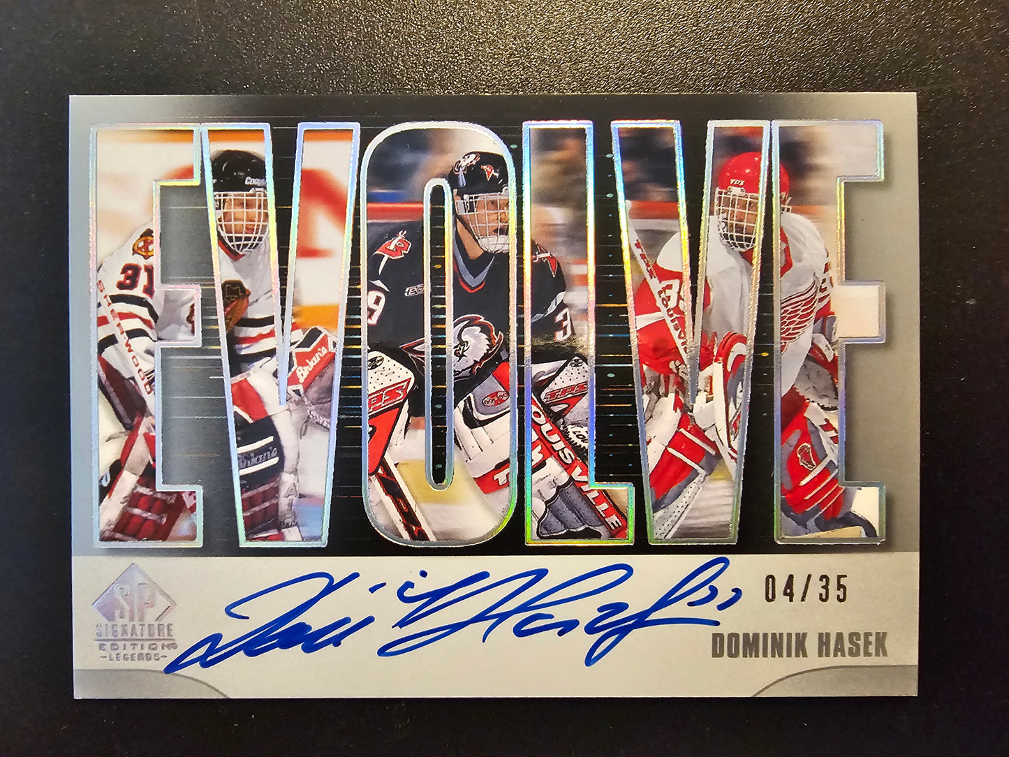 2020-21 Upper Deck SP Signature Edition Legends - Evolve Silver Spectrum Foil Autographs - Dominik Hasek #E-33 /35