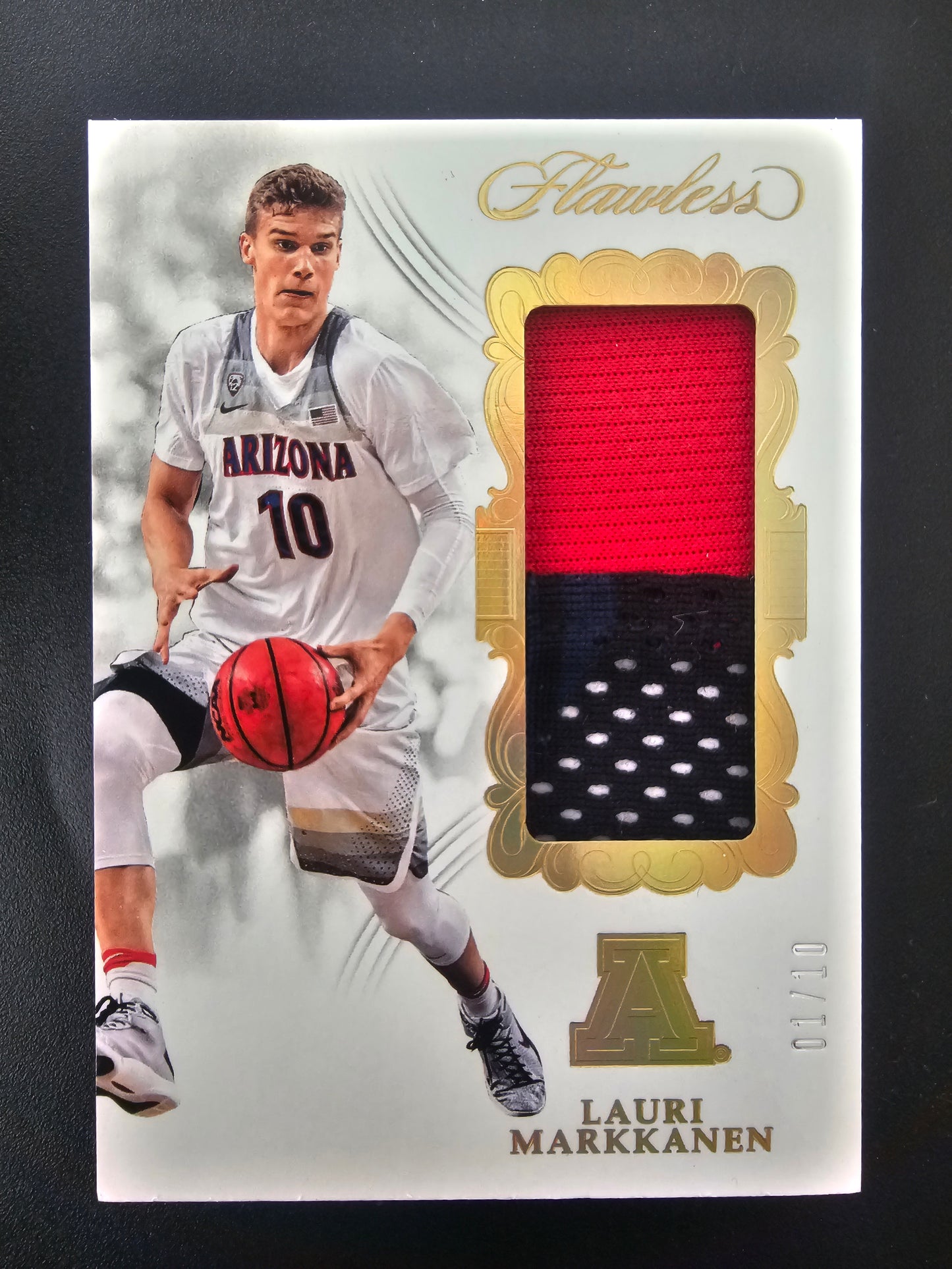 2018-19 Panini Flawless Collegiate - Patches - Gold - Lauri Markkanen #P-LM /10