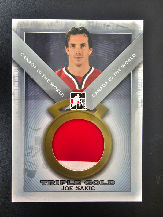 2011-12 In the Game Canada VS the World - Triple Gold - Silver - Joe Sakic #TG-03