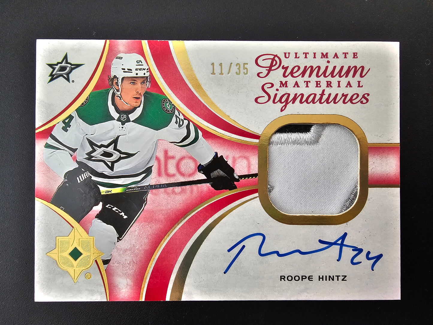 2021-22 Upper Deck Ultimate Collection - Ultimate Material Signatures - Premium - Roope Hintz #UMS-RH /35