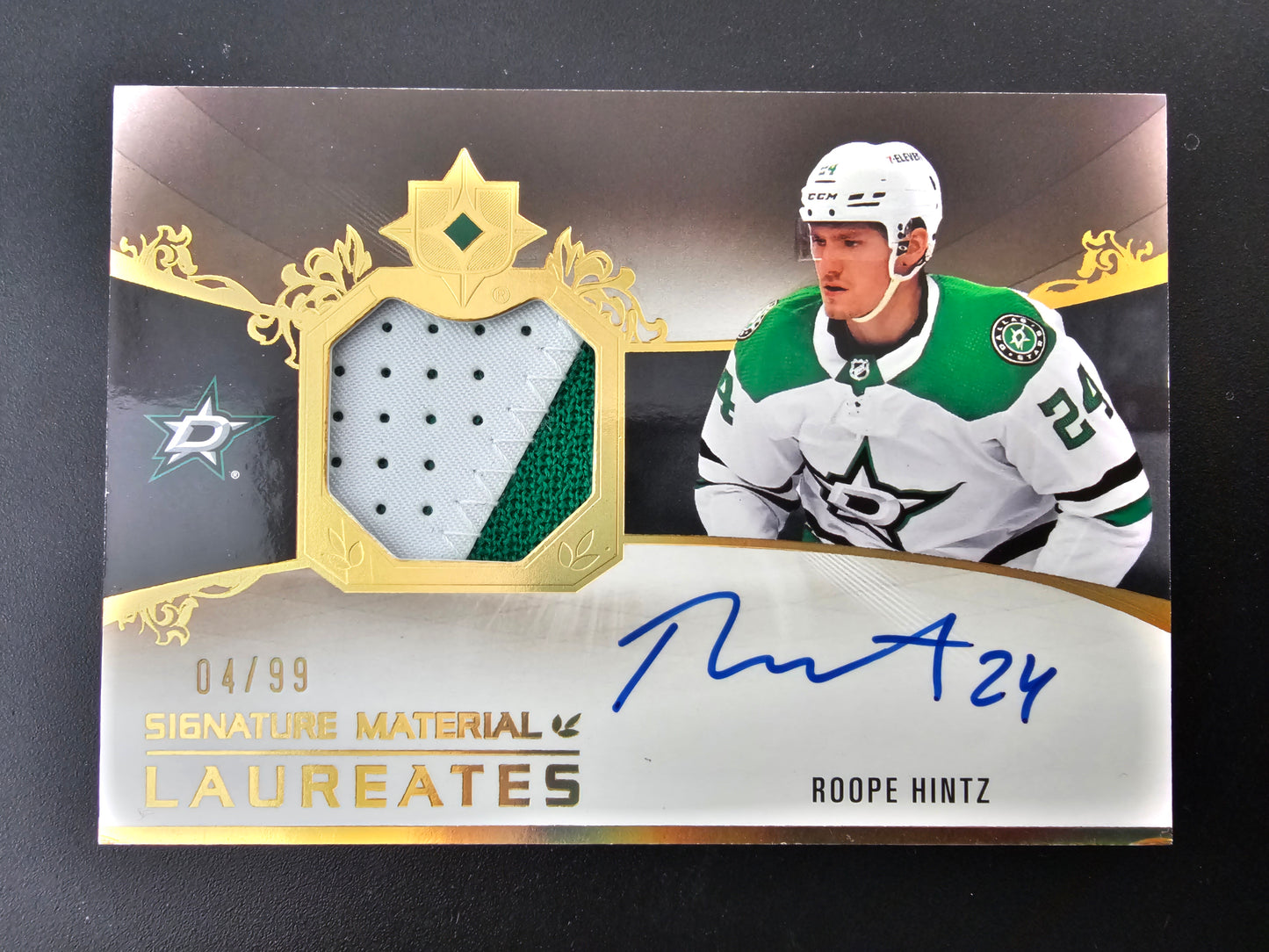 2021-22 Upper Deck Ultimate Collection - Signature Material Laureates Roope Hintz #SML-RH /99