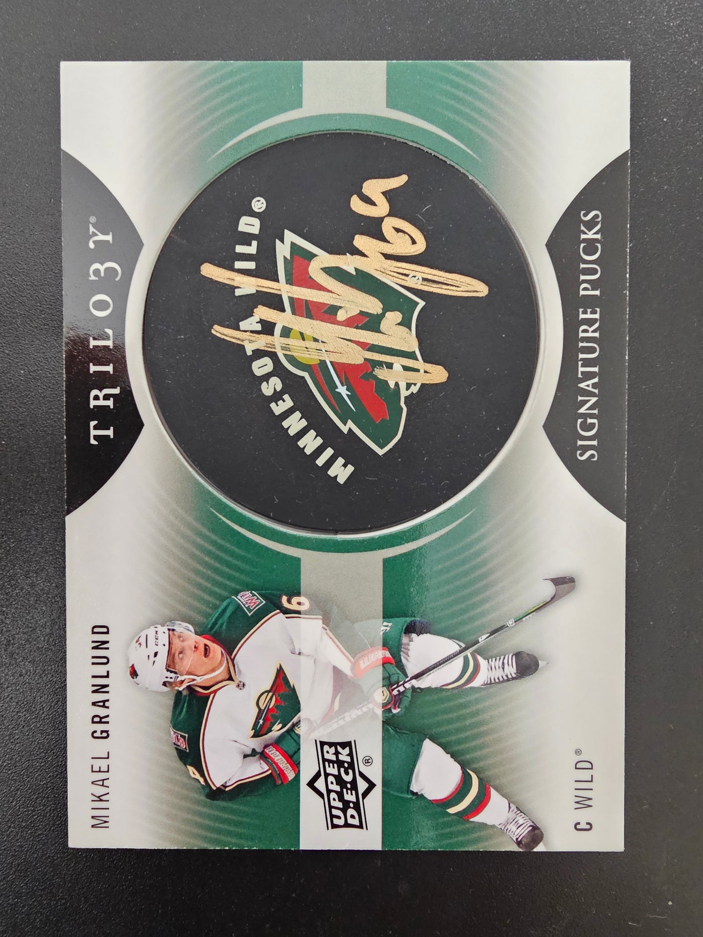 2013-14 Upper Deck Trilogy - Signature Pucks - Mikael Granlund #SP-GR RY