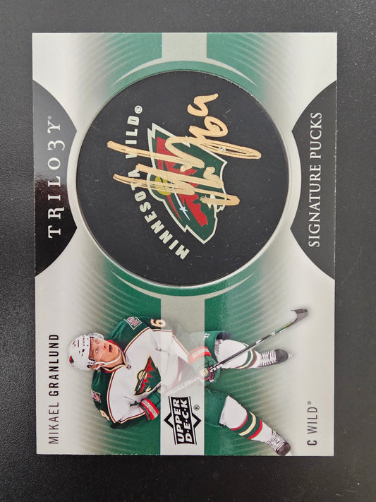 2013-14 Upper Deck Trilogy - Signature Pucks - Mikael Granlund #SP-GR RY