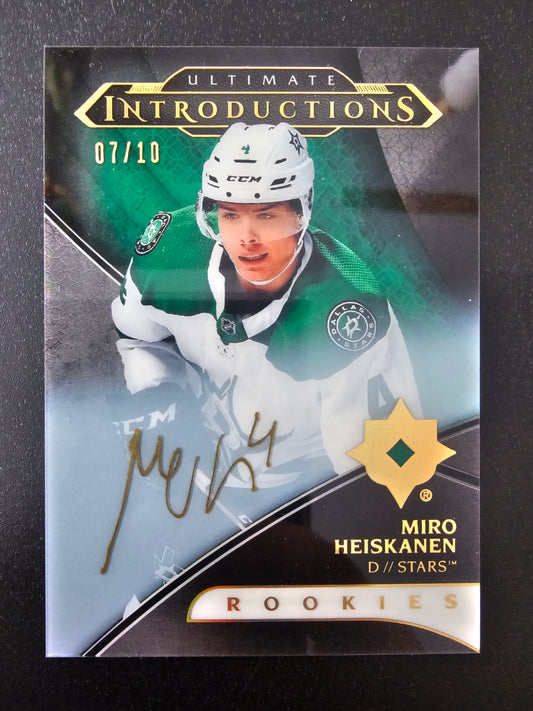 2018-19 Upper Deck Ultimate Collection - Ultimate Introductions - Onyx Black Autographs - Miro Heiskanen #UI-30 /10 RY