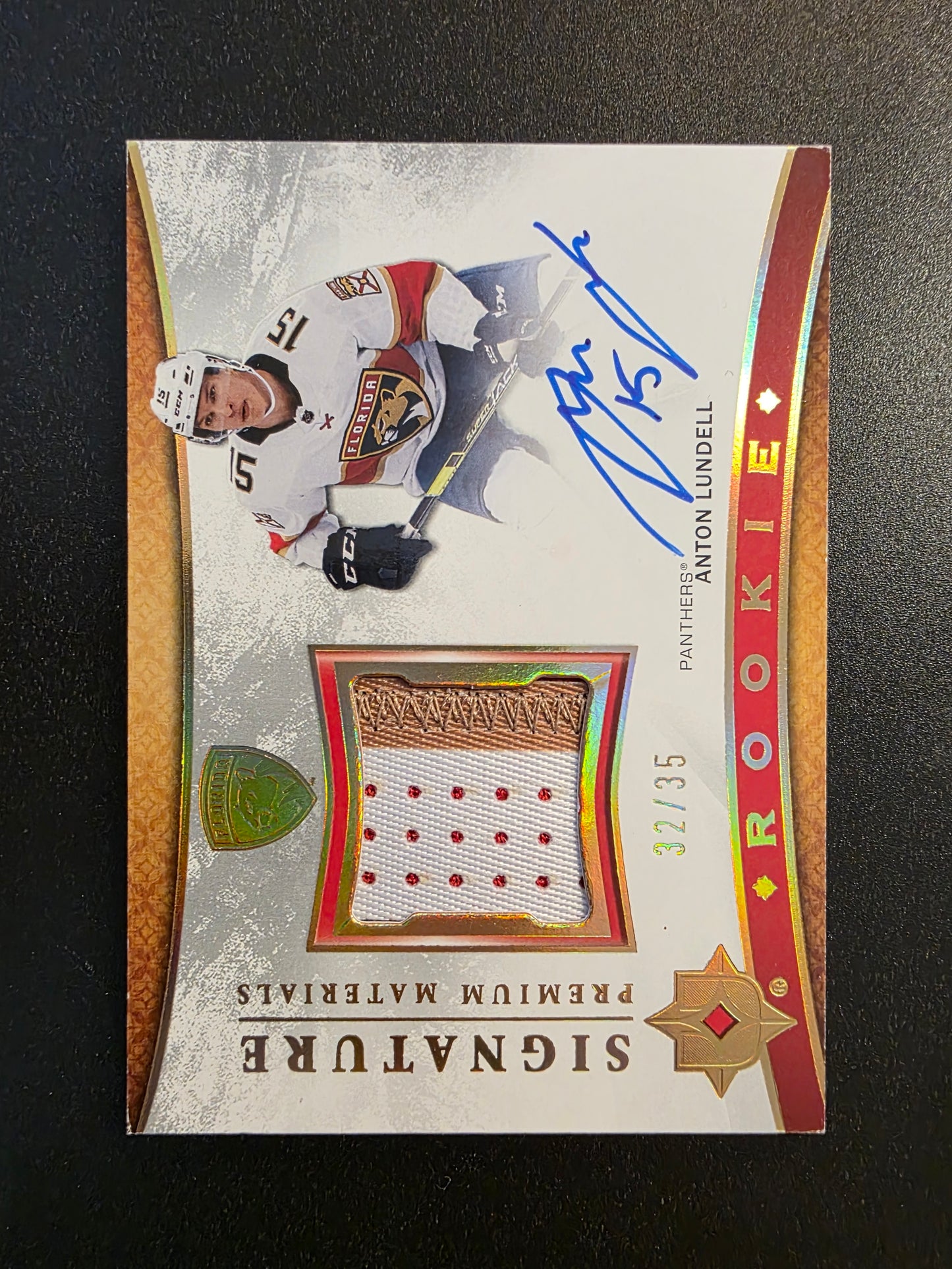 2021-22 Upper Deck Ultimate Collection - Rookie Signature Premium Materials - Anton Lundell #RSP-AL /35 RY