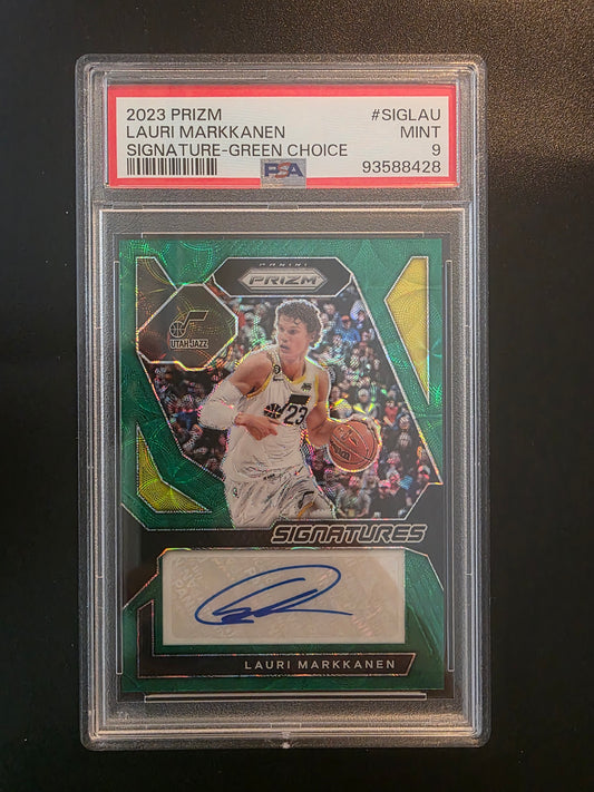 2023-24 Panini Prizm - Signatures - Choice Green Prizm - Lauri Markkanen #SIG-LAU /8 PSA9